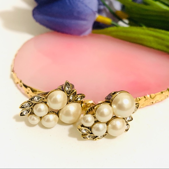 🌹Vintage Monet Gold crystal Pearl clip earring - Picture 11 of 17